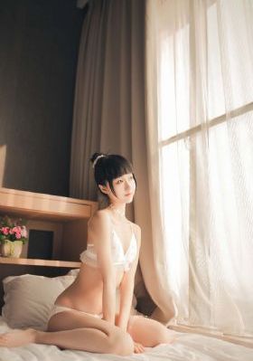 欧美性感尤物大胆翘臀_4K电影在线看